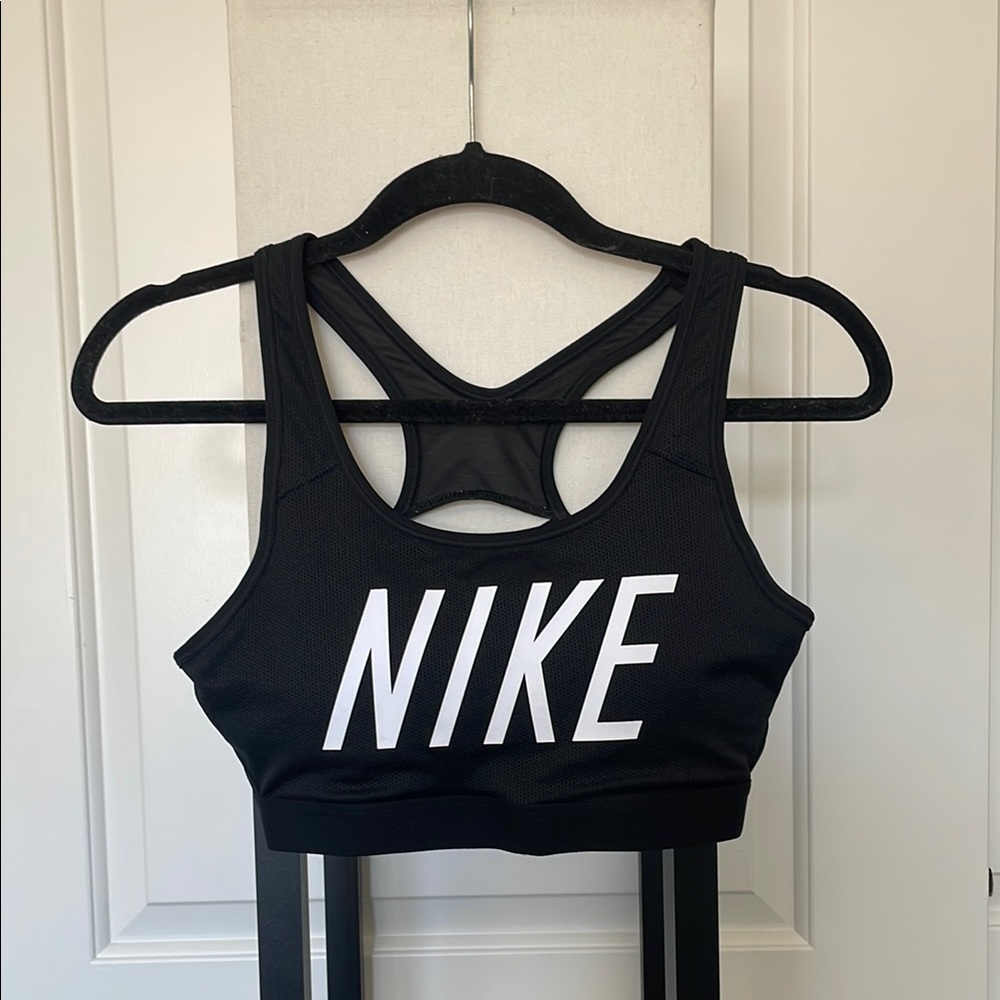 Nike Black Classic Sports Bra, Racerback jersey Mesh Breathable Material